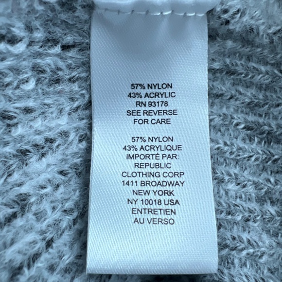 NWOT Industry Chic Gray Turtleneck Warm Sweater for Women Size M - Picture 4 of 6